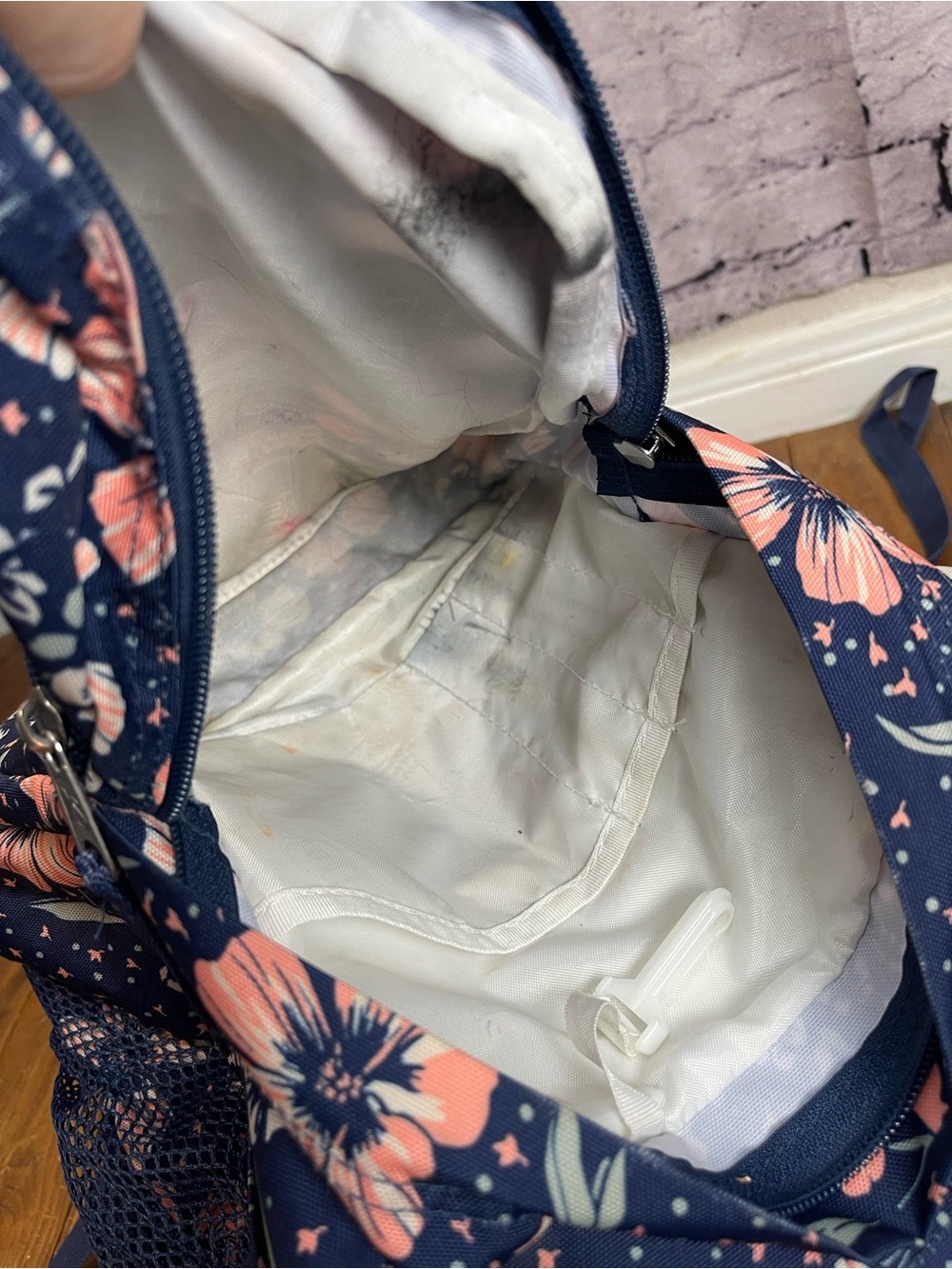 Jansport regular size back pack navy with flowers
Big student - Picture 5 of 7